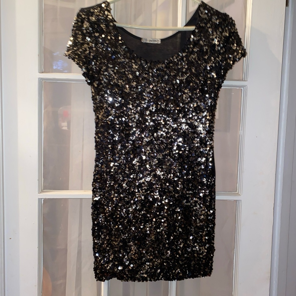 INTRO Black Gold Sequin Mini Dress Women's Size M in great condition
